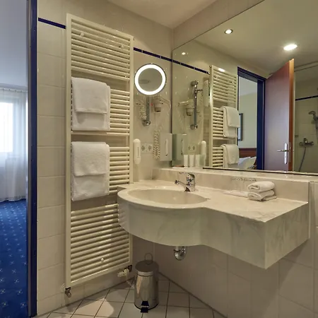 מלון H4 City, Trademark Collection By Wyndham *