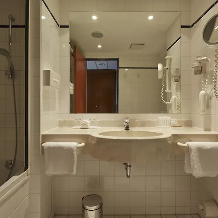 מלון H4 City, Trademark Collection By Wyndham קאסל