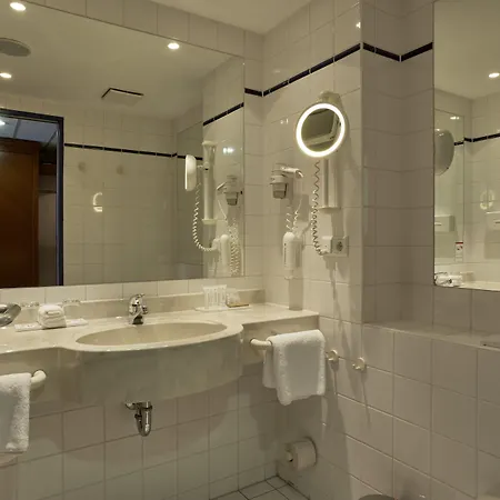 H4 City, Trademark Collection By Wyndham