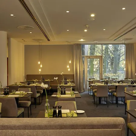 H4 City, Trademark Collection By Wyndham Hotel *