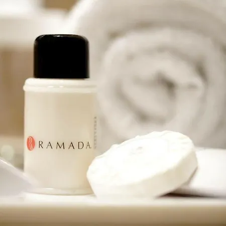 H4 City, Trademark Collection By Wyndham *