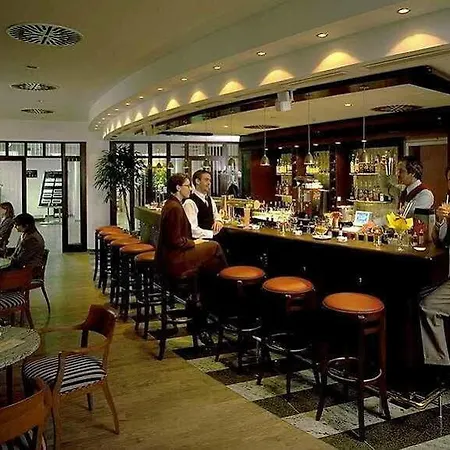 H4 City, Trademark Collection By Wyndham *