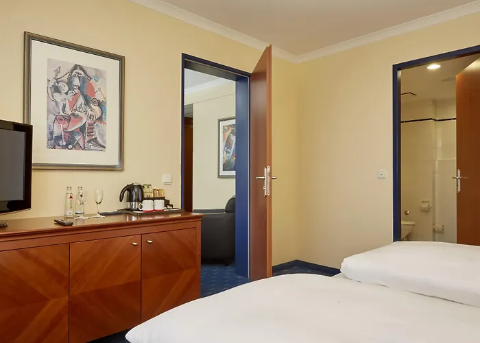 H4 City, Trademark Collection By Wyndham Hotel