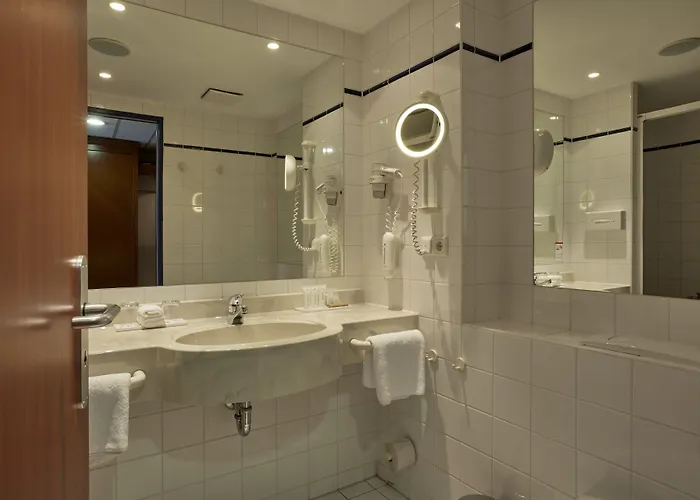 H4 City, Trademark Collection By Wyndham