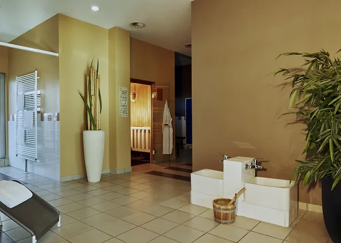 H4 City, Trademark Collection By Wyndham