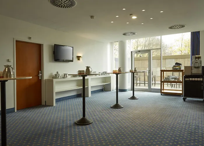 H4 City, Trademark Collection By Wyndham *