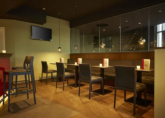 H4 City, Trademark Collection By Wyndham Отель