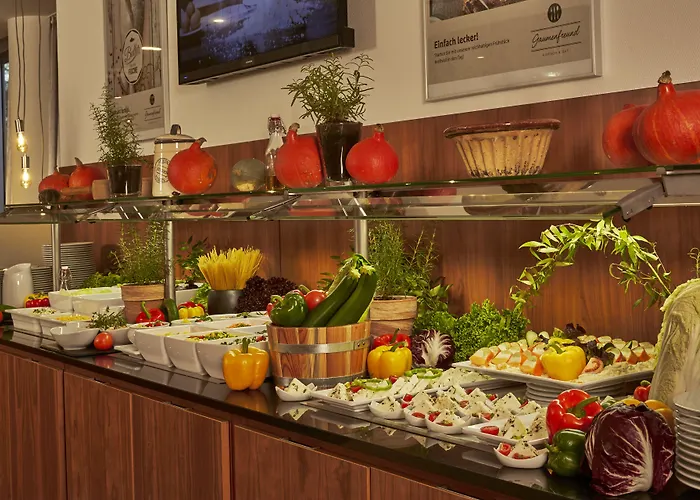 Отель H4 City, Trademark Collection By Wyndham