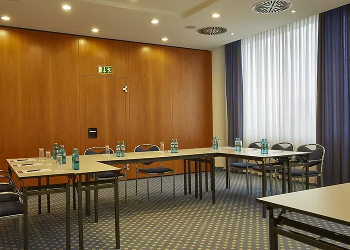 H4 City, Trademark Collection By Wyndham Отель *