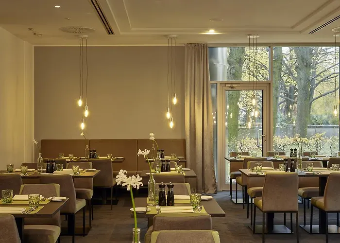 H4 City, Trademark Collection By Wyndham Hotel *