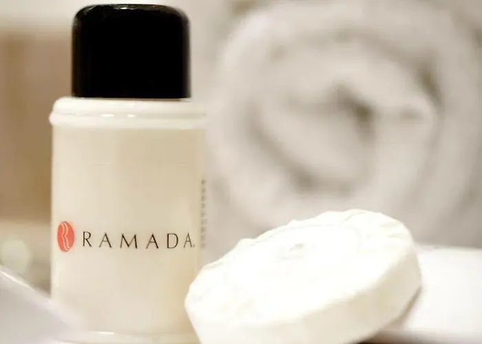 H4 City, Trademark Collection By Wyndham *