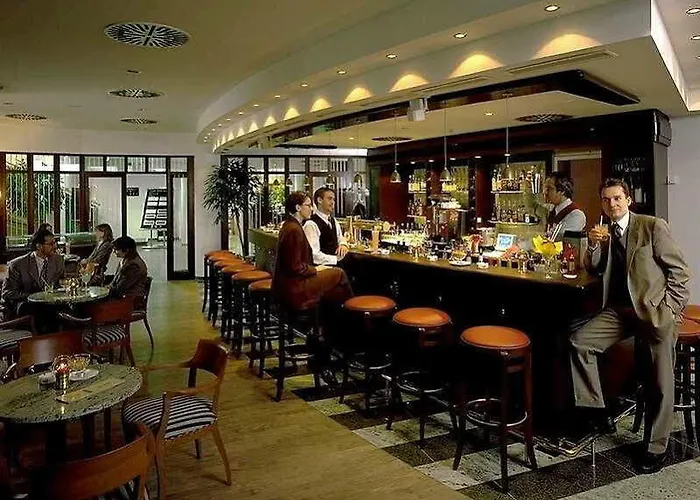 H4 City, Trademark Collection By Wyndham *